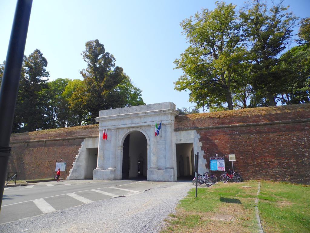 Appartamento Porta Elisa ลุคคา ภายนอก รูปภาพ